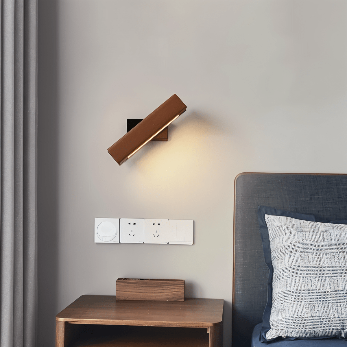 360 Swiveling Wooden Wall Light